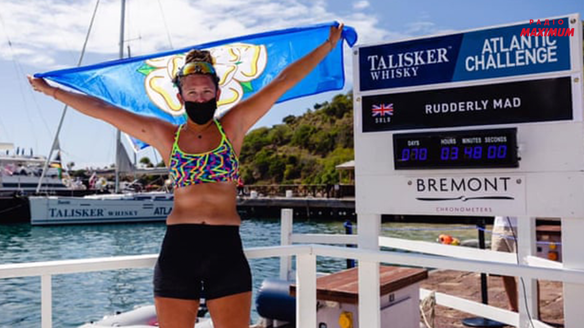 Молода британка самотужки на човні перетнула Атлантику і потрапила до книги рекордів