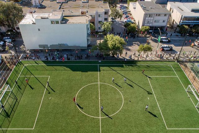 У США величезний особняк перевезли на нове місце - фото 448824