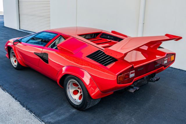 На аукціон виставили рідкісний Lamborghini Countach: фото - фото 448978