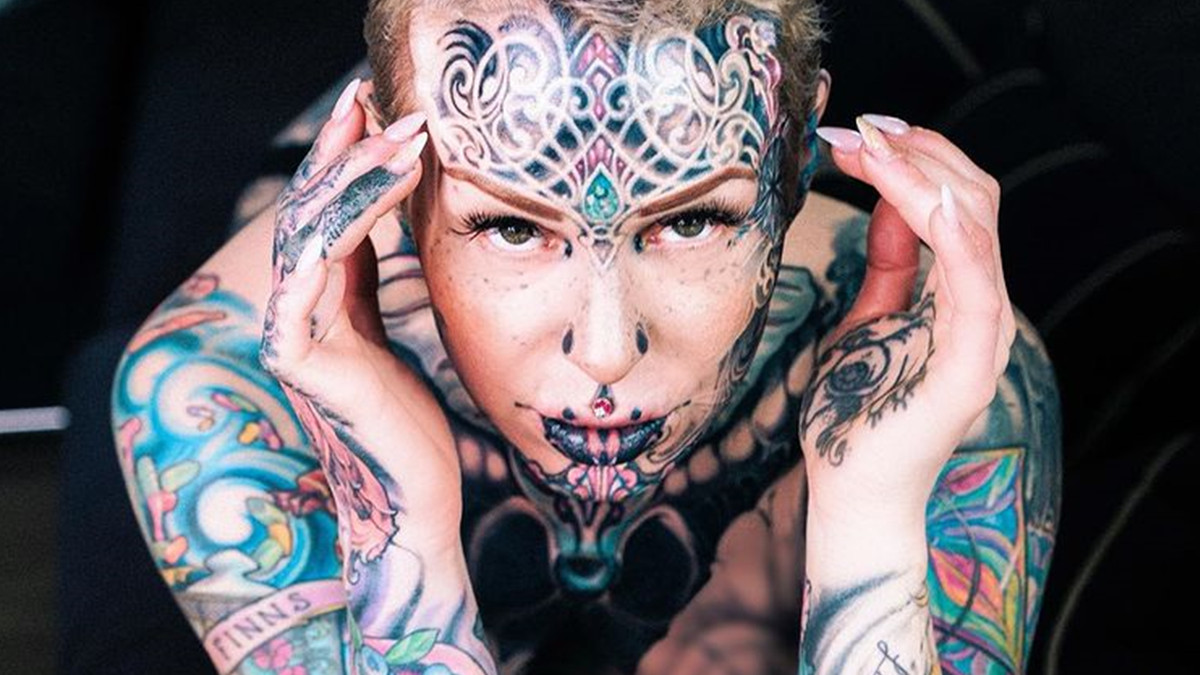 Дівчина покрила 60% свого тіла татуюваннями і стала зіркою мережі: фото - фото 1