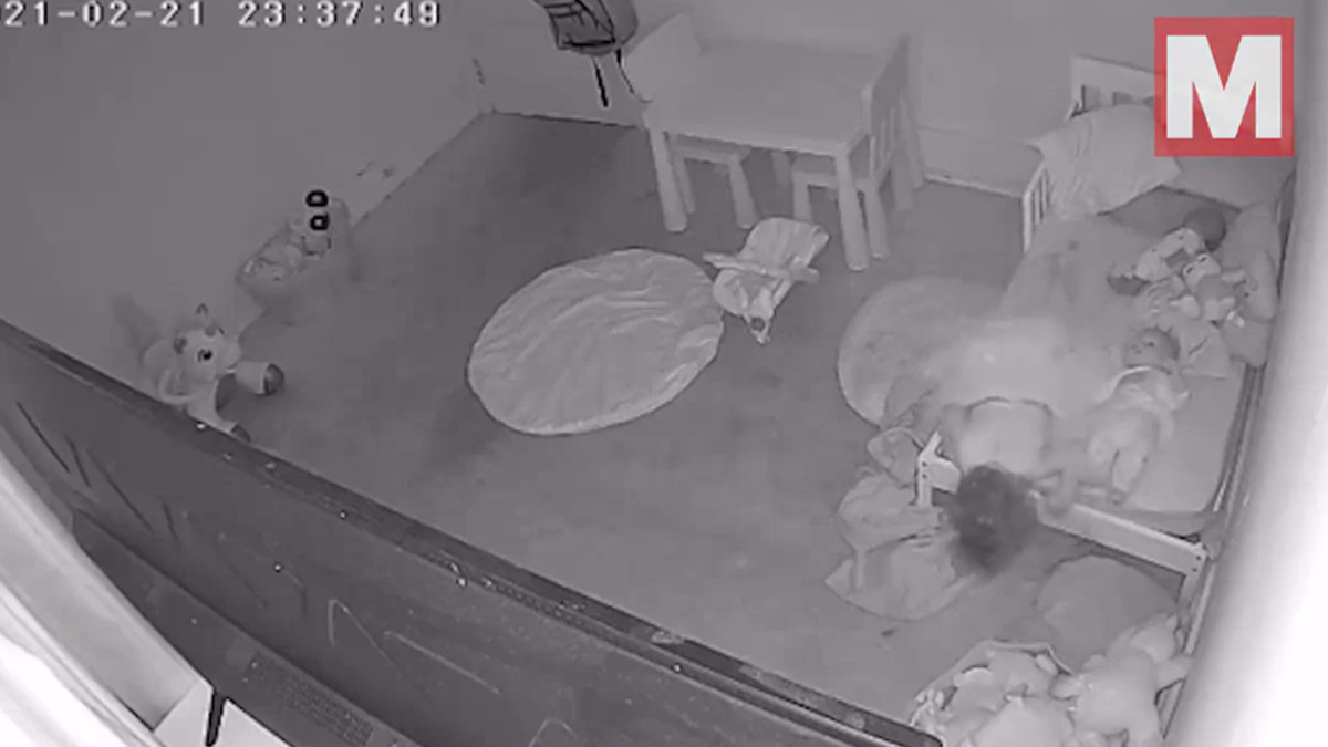 У мережі показали, як примара затягнула дитину під ліжко: моторошне відео - фото 1