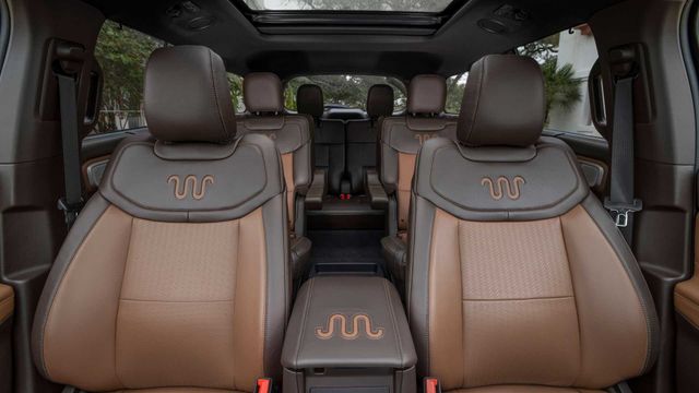 У Ford показали найрозкішнішу версію Explorer - фото 449136