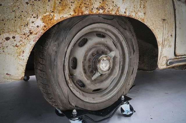 Ржавий 63-річний Porsche продали за ціною нового 911 - фото 449199