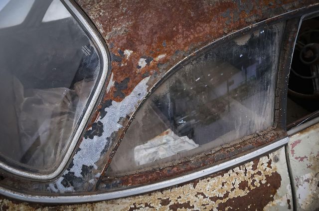 Ржавий 63-річний Porsche продали за ціною нового 911 - фото 449202