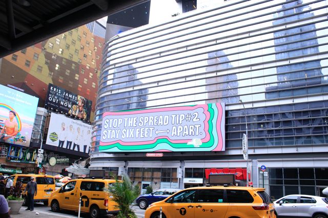 Ризик інфікуватися COVID-19 вищий у магазинах і офісах, а не театрах і музеях: дослідження - фото 449375