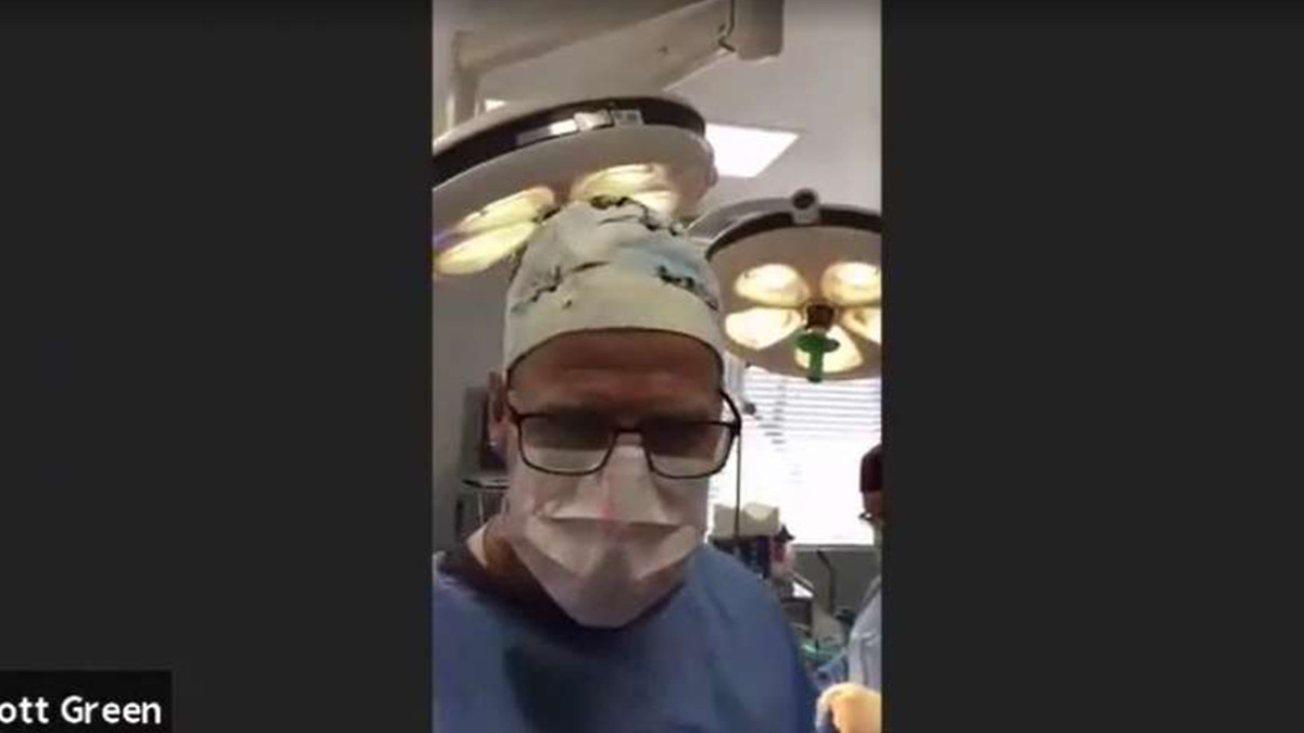 Хірург під'єднався до засідання суду у Zoom прямо з операційної: відео - фото 1