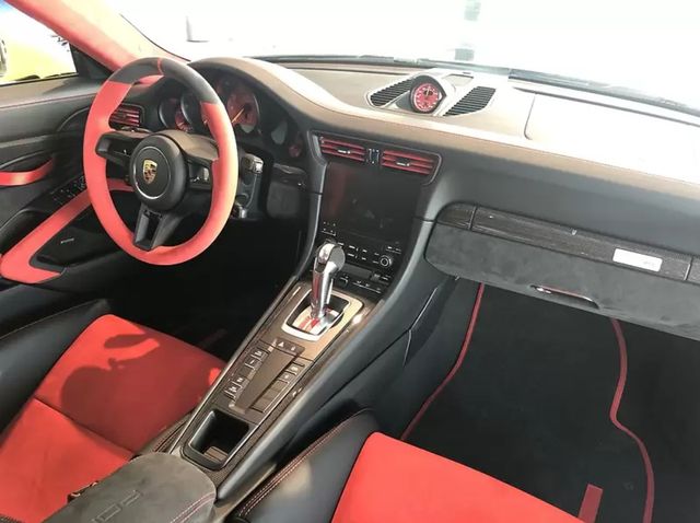 В Україні продають лімітований Porsche за 17 мільйонів гривень: фото - фото 450026