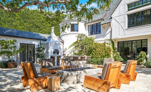 Телеведуча Еллен Дедженерес продає розкішний особняк по сусідству з Меган Маркл: фото - фото 450073