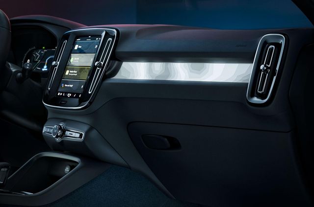 Volvo представила електричне крос-купе C40 Recharge - фото 450083