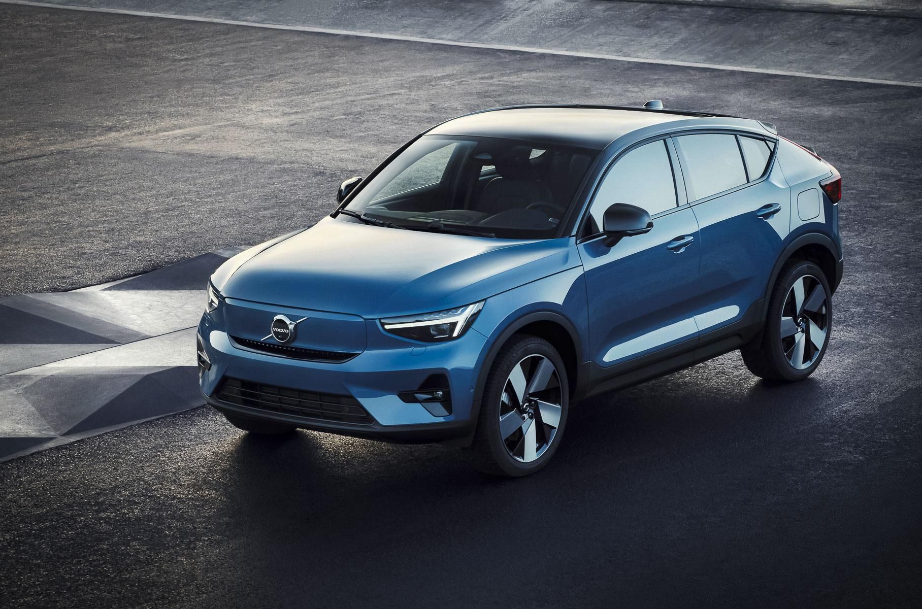 Volvo представила електричне крос-купе C40 Recharge