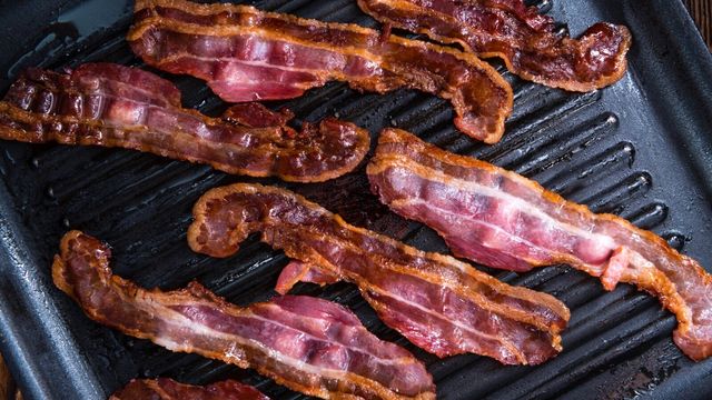 Названі жирні продукти, які насправді корисно їсти - фото 450176