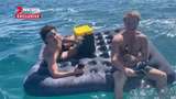 Двох австралійців на надувному матраці віднесло в море, поки вони пили пиво: відео