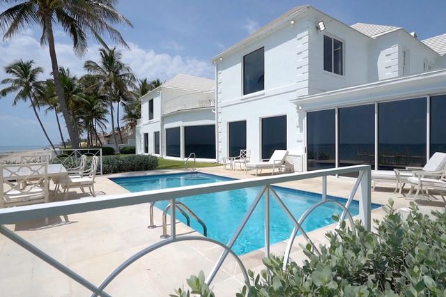 Дональд Трамп продає особняк на березі океану: фото розкішного будинку - фото 450289