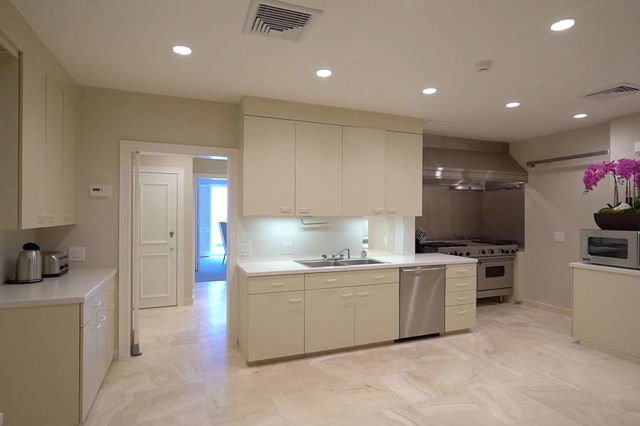 Дональд Трамп продає особняк на березі океану: фото розкішного будинку - фото 450290