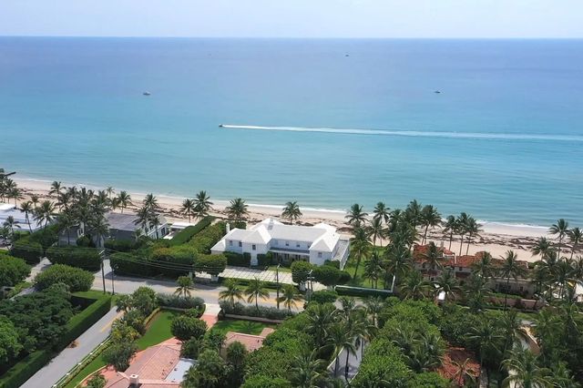 Дональд Трамп продає особняк на березі океану: фото розкішного будинку - фото 450291