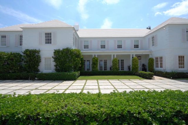 Дональд Трамп продає особняк на березі океану: фото розкішного будинку - фото 450298