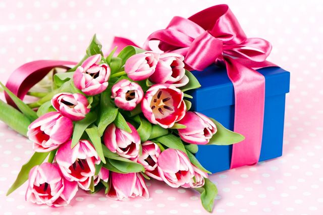 Чого не хочуть жінки: ТОП найгірших подарунків для коханих - фото 450346