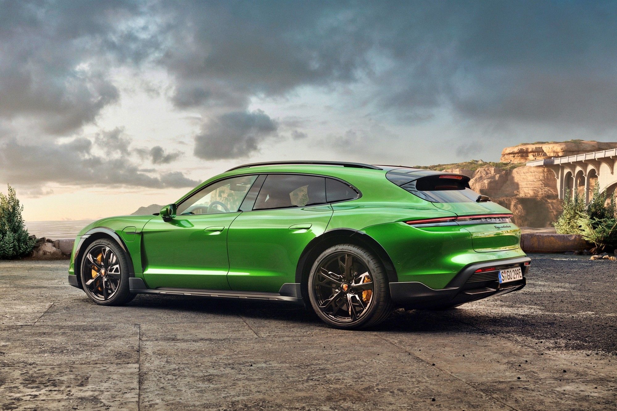 До 400 кілометрів на одному заряді: представлено оновлений Porsche Taycan Cross