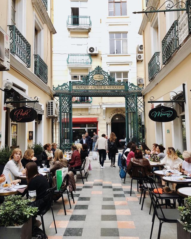 У Туреччині знову відкрилися кафе і ресторани: як вони працюють - фото 450457