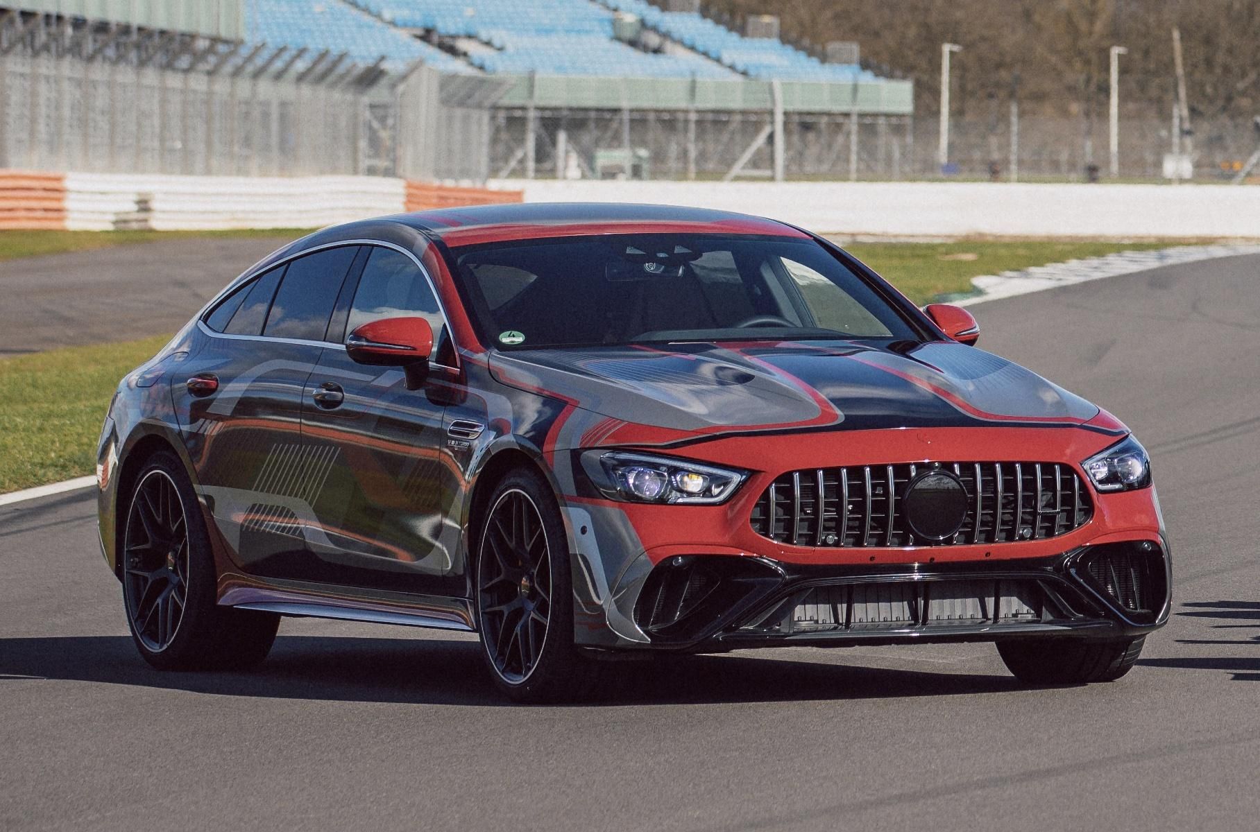 Mercedes-Benz показав 800-сильний супергібрид GT 73