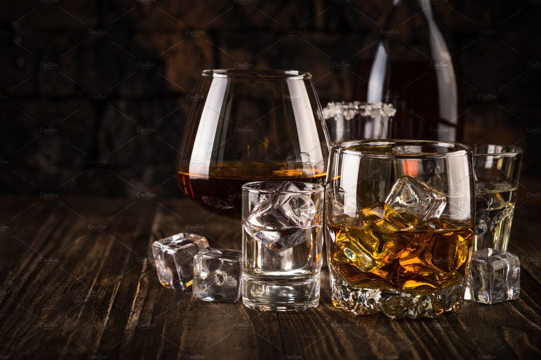 Під час пандемії люди стали частіше купувати дорогий і міцний алкоголь - фото 1