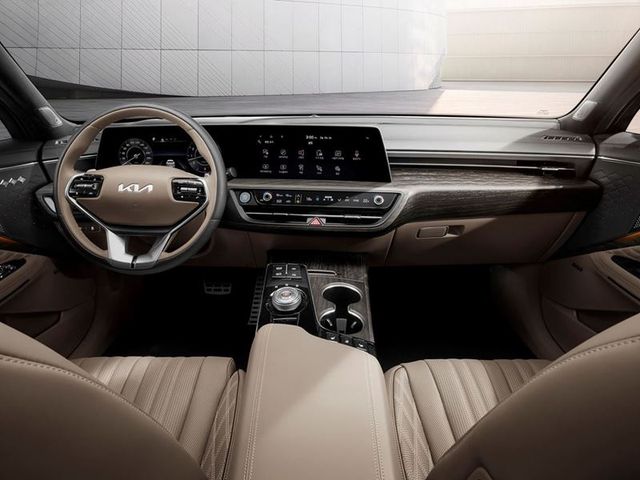 У Kia показали інтер'єр майбутнього седана K8: офіційні фото - фото 450766
