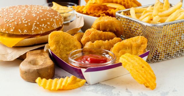 5 продуктів, від яких слід відмовитися, щоб уберегтися від передчасного старіння - фото 451110