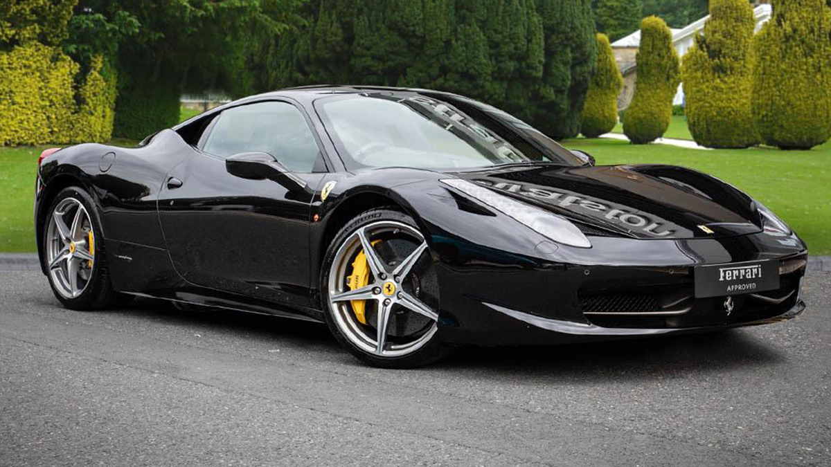 Розкішний Ferrari розбили за кілька секунд після мийки: епічне відео