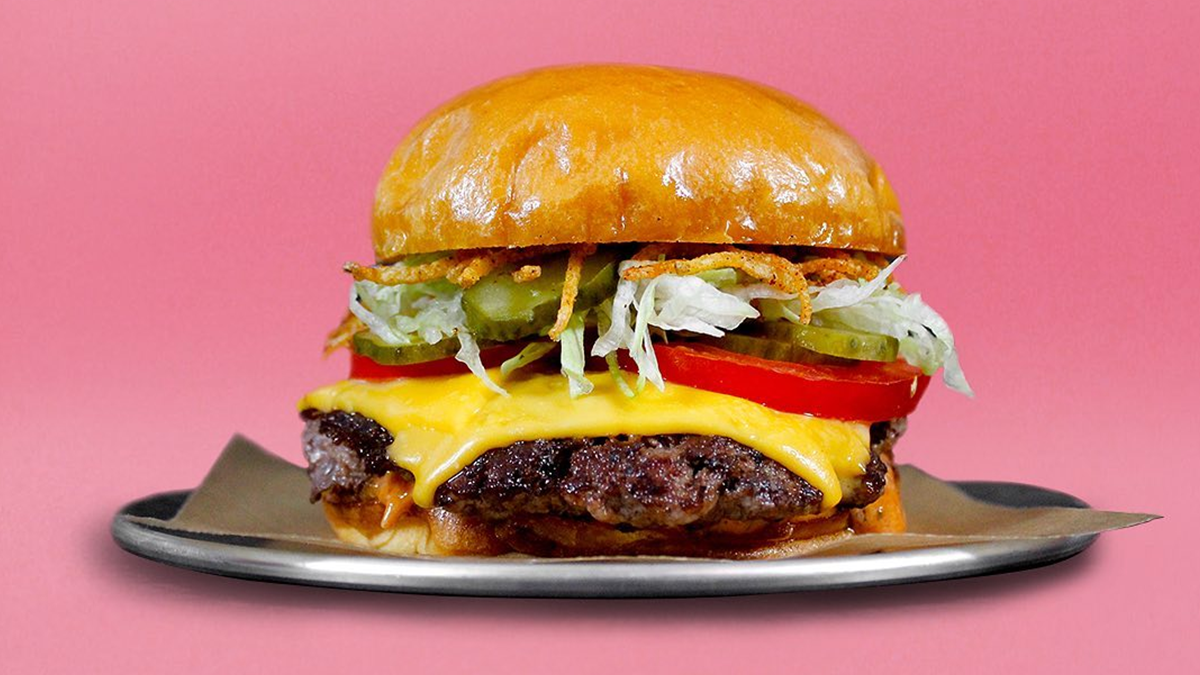 Бургерна у Торонто назвала позиції меню у честь офісного приладдя