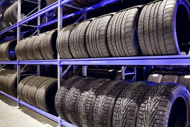 Чи можна тримати шини на балконі: як правильно зберігати зимову гуму до наступного сезону - фото 451496
