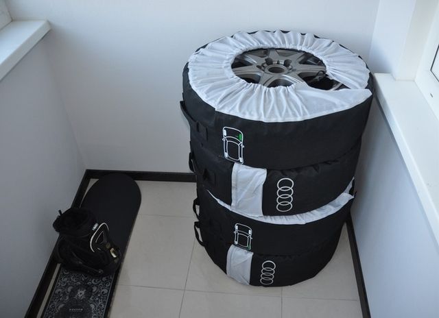 Чи можна тримати шини на балконі: як правильно зберігати зимову гуму до наступного сезону - фото 451497