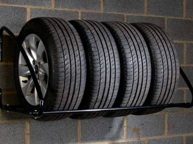 Чи можна тримати шини на балконі: як правильно зберігати зимову гуму до наступного сезону - фото 451498