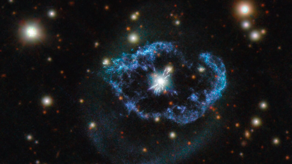 Науковцям вдалося сфотографувати унікальну планетарну туманність: космічне фото