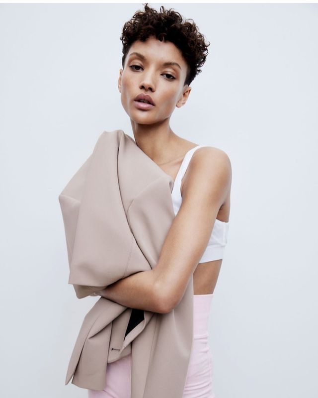 Сумнівний шопінг онлайн: епічні фото одягу, які дивують покупців - фото 452075