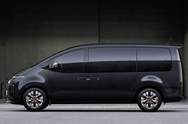 Як виглядає футуристичний мінівен Hyundai Staria - фото 452110
