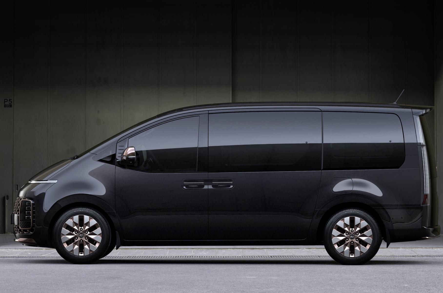 Як виглядає футуристичний мінівен Hyundai Staria