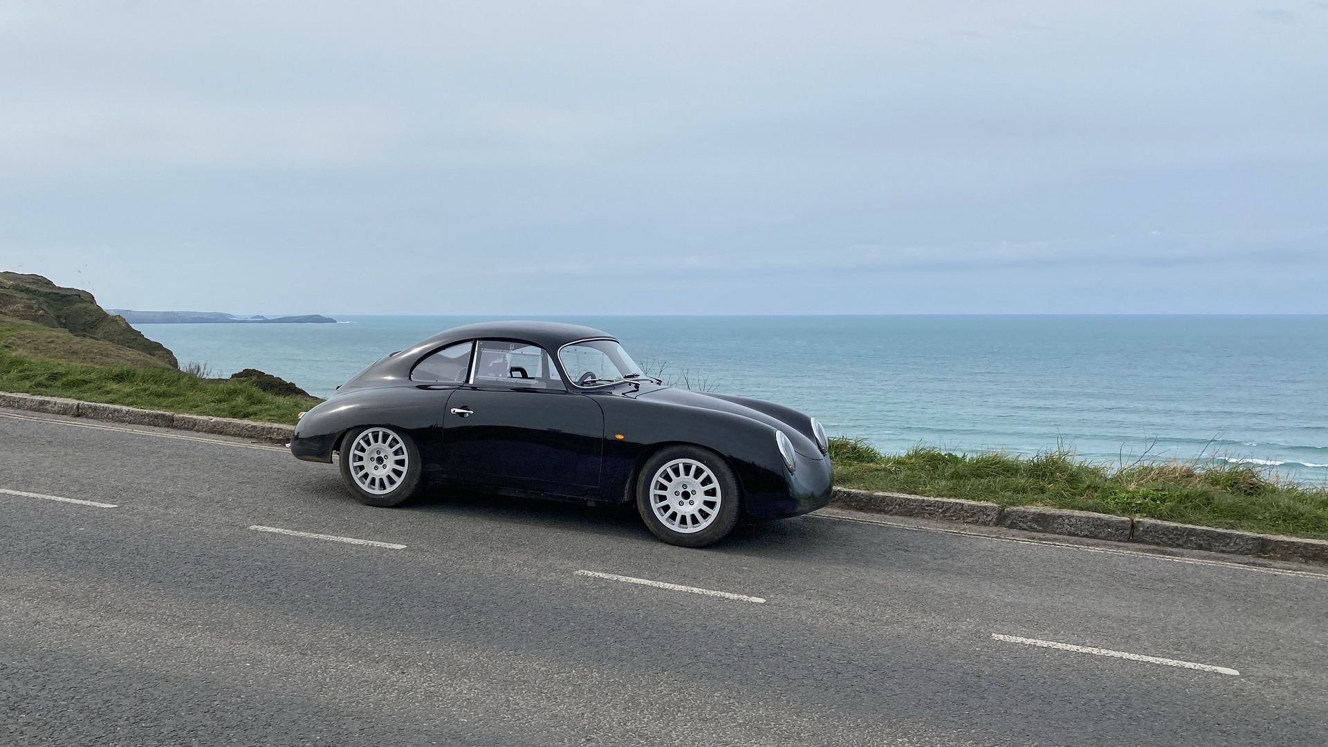 WEVC створили електричне авто, схоже на легендарний Porsche