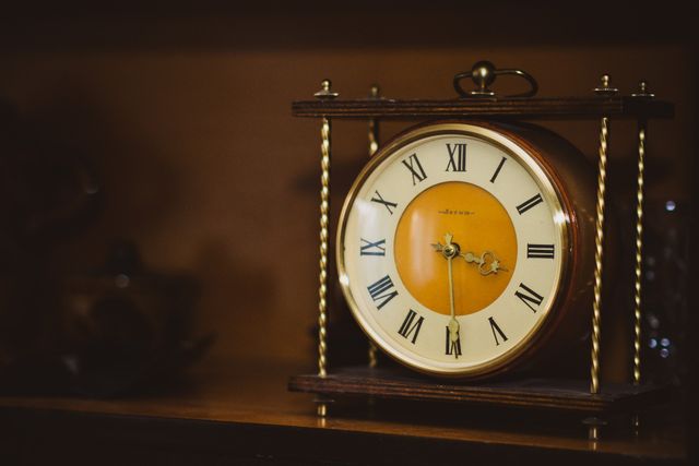 Перехід на літній час 2021: коли і куди переводять годинники в Україні - фото 452220