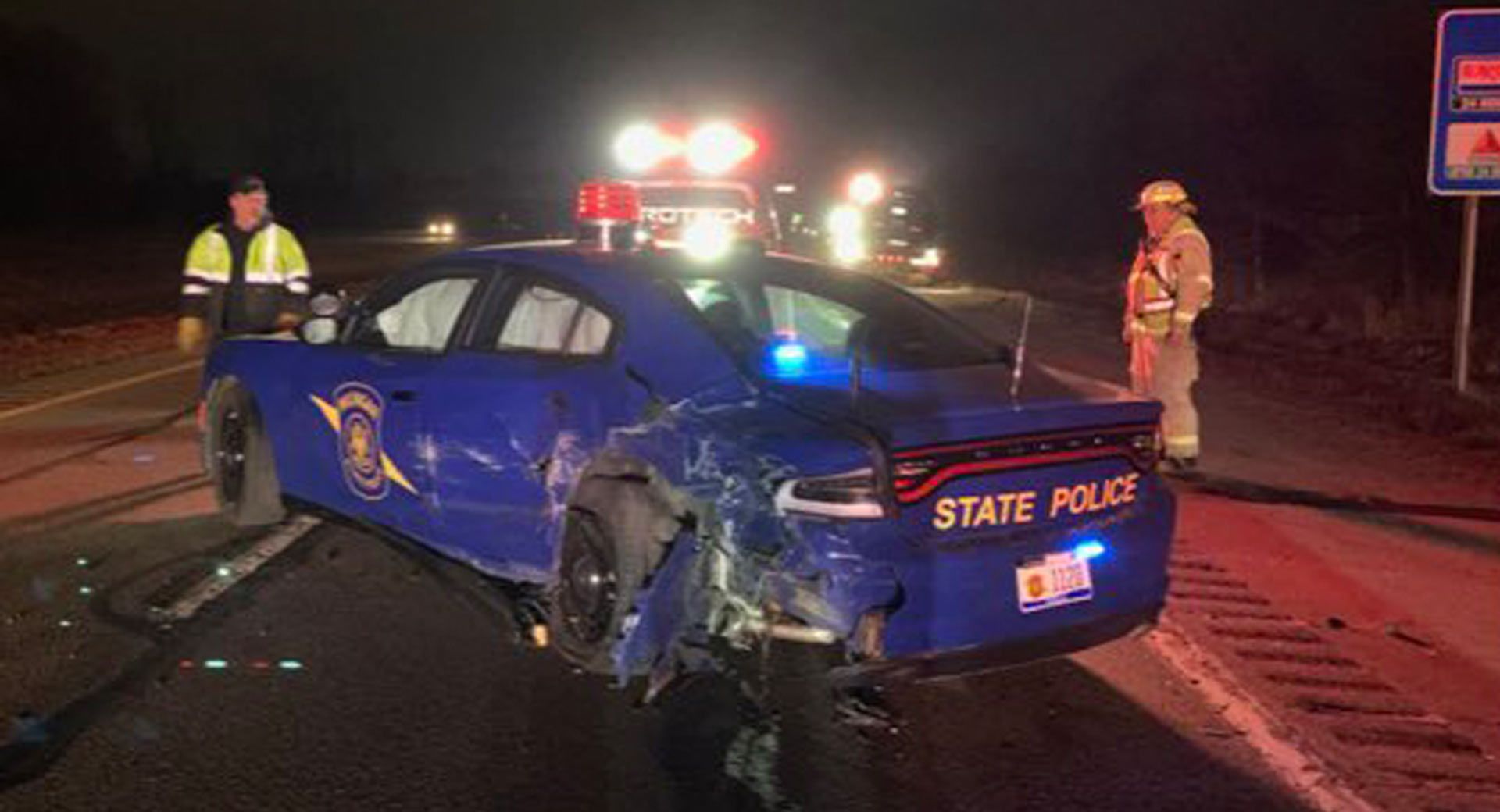 Tesla врізалася у поліцейський Dodge Charger: винним у цьому став автопілот