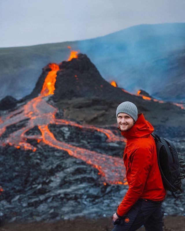 Вулкан Фаградальсфьядль, який прокинувся в Ісландії, став новою інстаграмною локацією - фото 452505