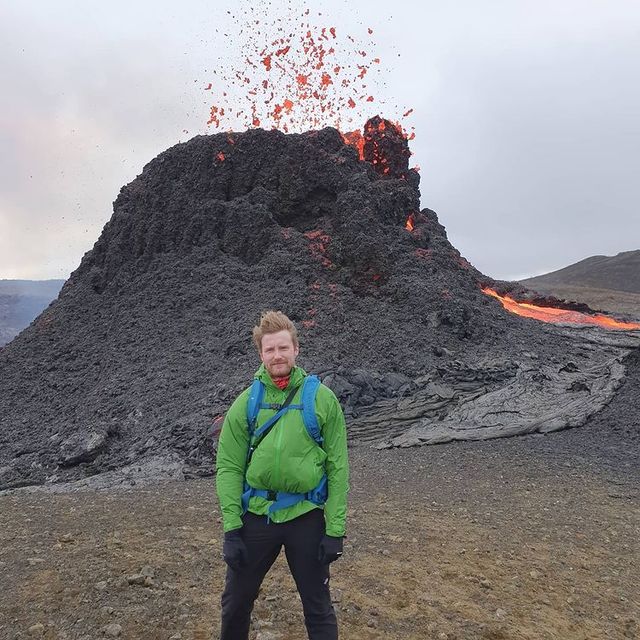 Вулкан Фаградальсфьядль, який прокинувся в Ісландії, став новою інстаграмною локацією - фото 452507