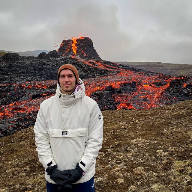 Вулкан Фаградальсфьядль, який прокинувся в Ісландії, став новою інстаграмною локацією - фото 452510