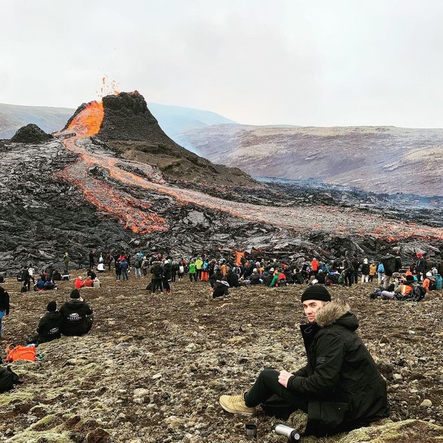 Вулкан Фаградальсфьядль, який прокинувся в Ісландії, став новою інстаграмною локацією - фото 452511