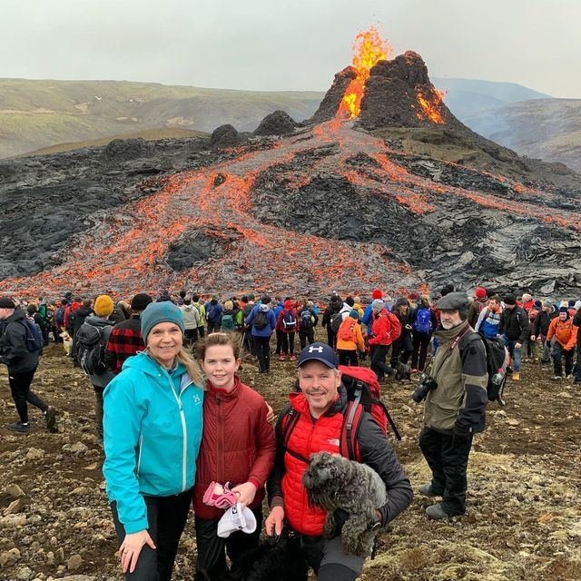 Вулкан Фаградальсфьядль, який прокинувся в Ісландії, став новою інстаграмною локацією - фото 452512