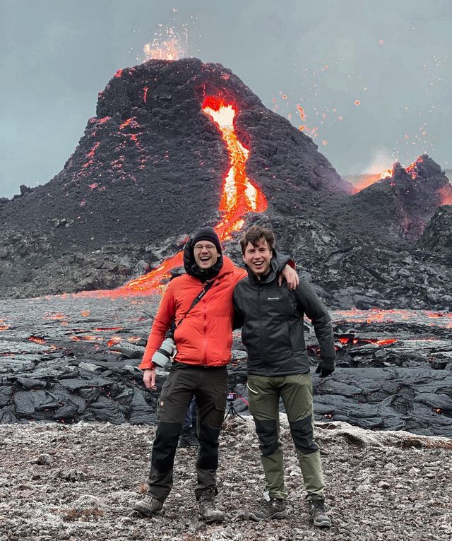 Вулкан Фаградальсфьядль, який прокинувся в Ісландії, став новою інстаграмною локацією - фото 452513