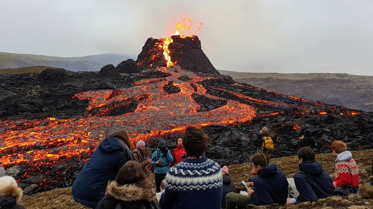 Вулкан Фаградальсфьядль в Ісландії - фото 1