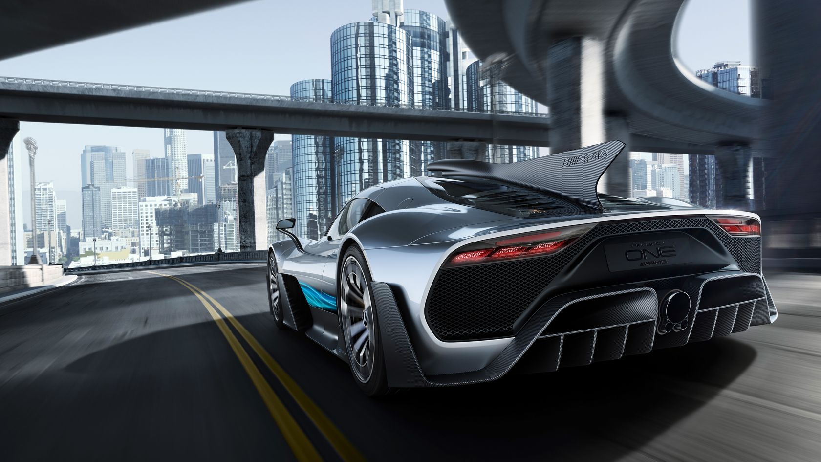 Льюїс Гамільтон випробував серійний супергібрид Mercedes-AMG One: відео