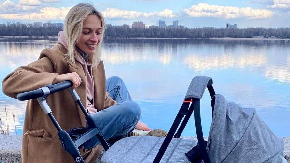 Василиса Фролова показала, як змінилося її тіло після пологів