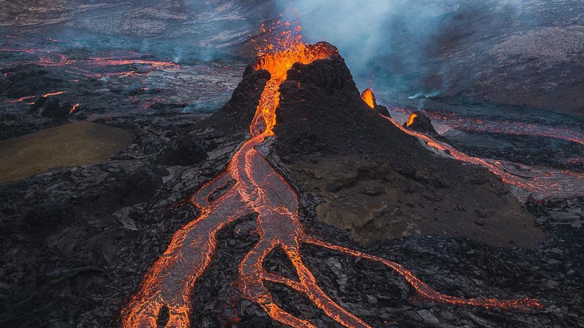 Виверження вулкана Фаградалсфьяль - фото 1