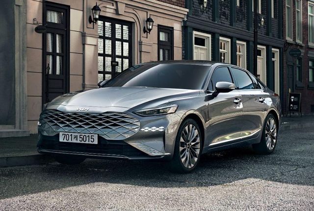 Kia представила великий повнопривідний седан K8: у чому його особливість - фото 452746